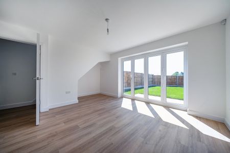 Upton hall crescent - Photo 2