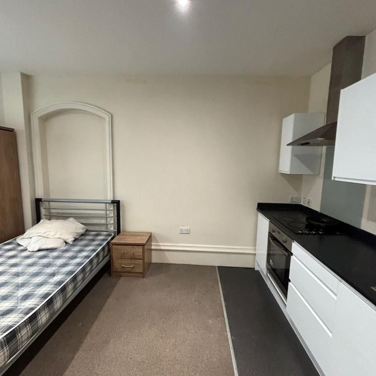 Studio to rent - Photo 1