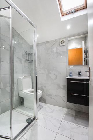 1 bedroom in a house share to rent - Photo 4