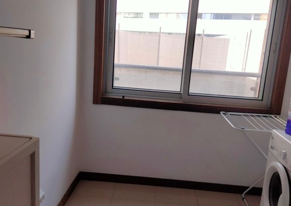 Apartamento T1 luminoso na Rua Henrique de Sousa Reis no Porto