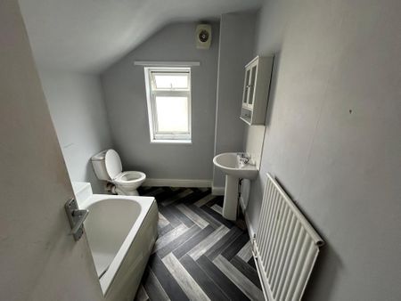 2 bedroom semi-detached house to rent - Photo 4