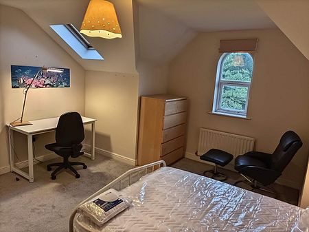 Room in a Shared House, Beds Semi-Detached Schuster Road, M14 - Photo 2