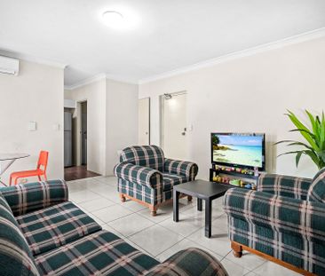 NEAT & TIDY TWO BEDROOM UNIT! - Photo 2