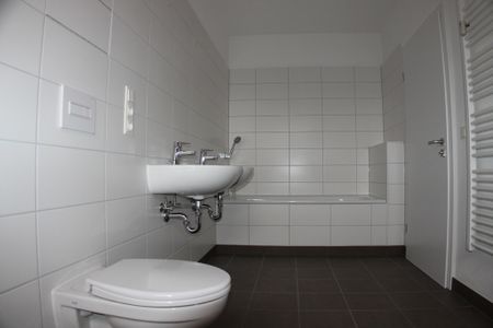 Große 4-Raum-Wohnung mit bodengleicher Dusche, Wanne und Balkon! - Photo 4