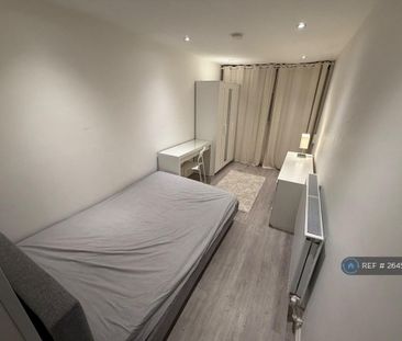 1 bedroom in a house share to rent - Photo 2