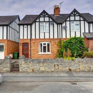 2 bedroom end of terrace house to rent - Photo 3