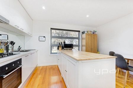 Perfect Location! - Photo 3