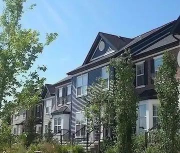 LARGE 3 BEDROOM TOWNHOUSE IN BEAUTIFUL COMMUNITY OF LEGACY — 3 Bedr... - Photo 1
