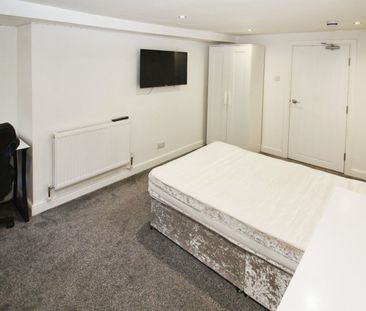 6 bedroom terraced house to rent - Photo 3