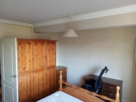 Room in a Shared Flat, Westfield Court, EH11 - Photo 4