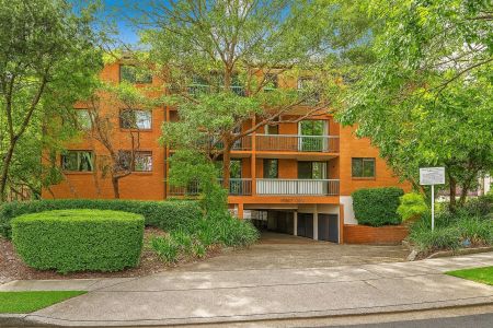 Cosy Two-Bedroom Apartment in a Prime Location - Photo 2