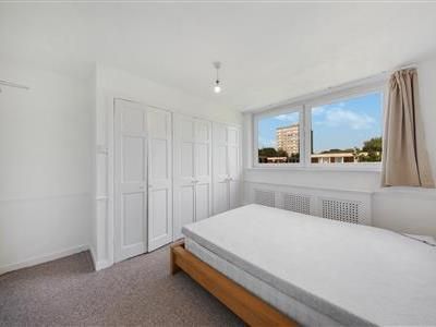 Battersea Bridge Road, SW11 - Photo 1