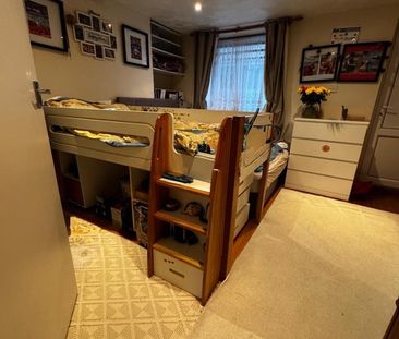 1 Bed Flat, Charlton, SE7 - Photo 2
