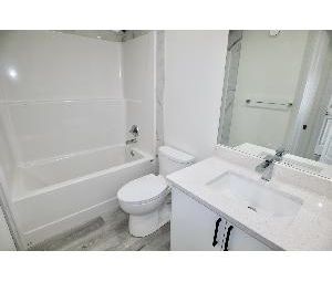 3 Bed 2.5 Bath Main Floor Suite For Rent Parkdale Edmonton - Photo 4