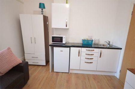 Studio to rent - Photo 3