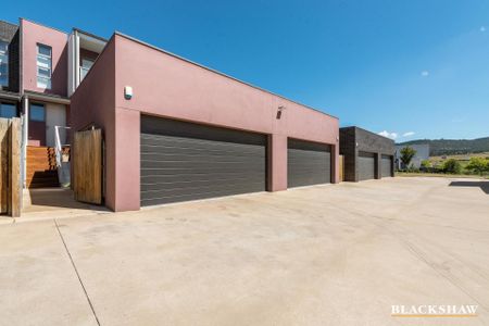 32 Chanter Terrace, Coombs ACT 2611 - Townhouse For Rent | Domain - Photo 5