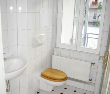 Sanierte Altbauwohnung im ruhigen Hofgebäude mit Balkon ! - Photo 4