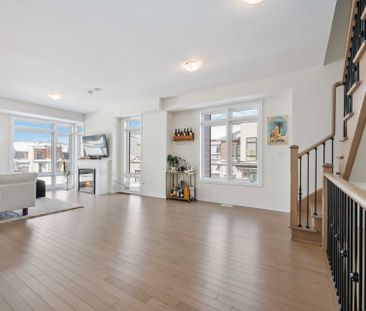 For Lease - 43 Griffith Street, Aurora, Ontario - Photo 2