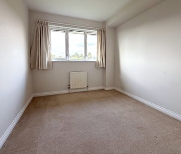 Parry Drive, Weybridge, Surrey, KT13 - Photo 1
