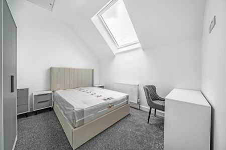 1 bedroom in a house share to rent - Photo 2