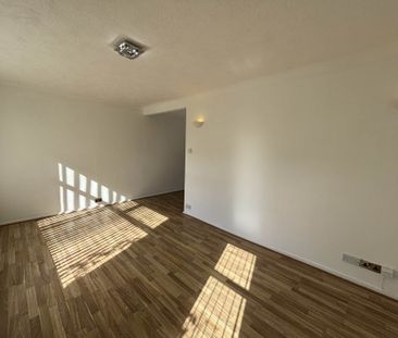 Woodhall Avenue, Manchester - Photo 1