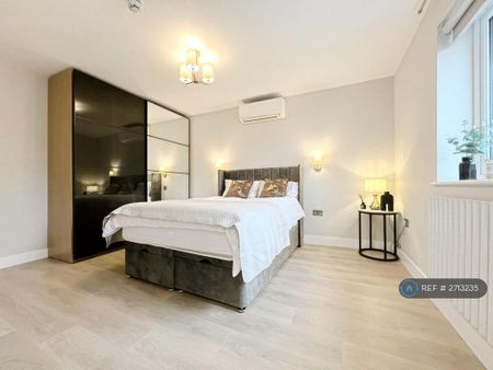 1 bedroom in a house share to rent - Photo 3