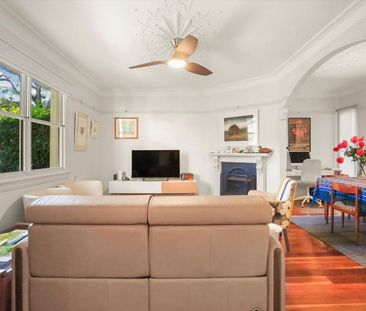 Spacious Family Home with Multiple Living Areas & Secure Parking - Photo 2