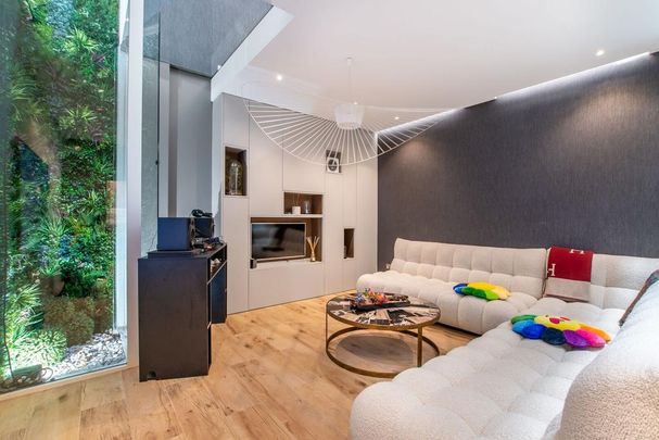 4 bedroom mews to rent - Photo 1