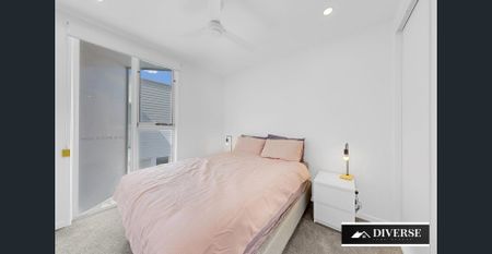 Fully Furnished 3-Bedroom Townhouse - Photo 4