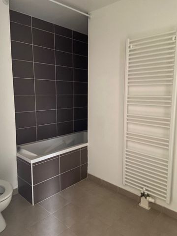 Location Appartement 3 pièces 74m² - Photo 3