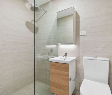 Perfectly Situated Modern Studio With Private Yard - Photo 3