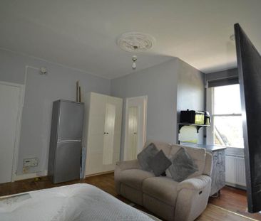 Studio to rent - Photo 6