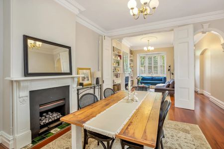 Stunning Terrace House with City & Harbour Views - Photo 3