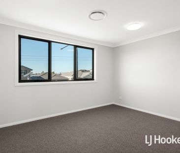 5 Bedroom Home - Great Location! - Photo 1