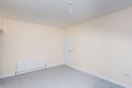 1 bedroom flat in Winton - Photo 4