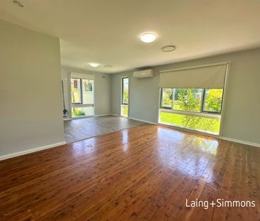 Comfortable four-bedroom family home with backyard - Photo 2