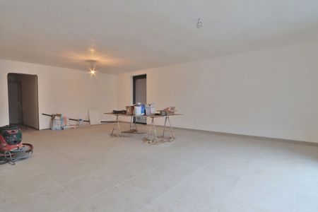 Gelijkvloers nieuwbouwappartement met tuin en parking te huur! - Photo 2