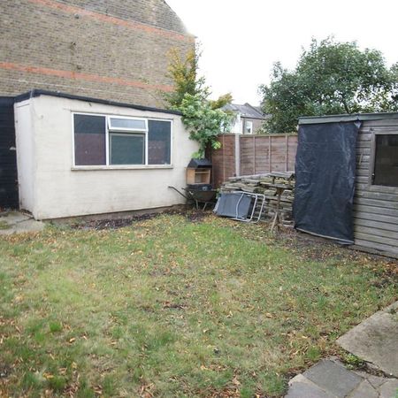 1 bedroom ground floor flat to rent - Photo 3