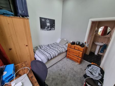 6 Bed Student Accommodation - Photo 4