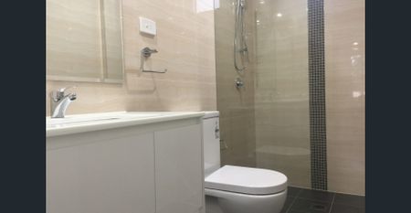 Two Bedroom Apartment With Courtyard and Private Access - Photo 5