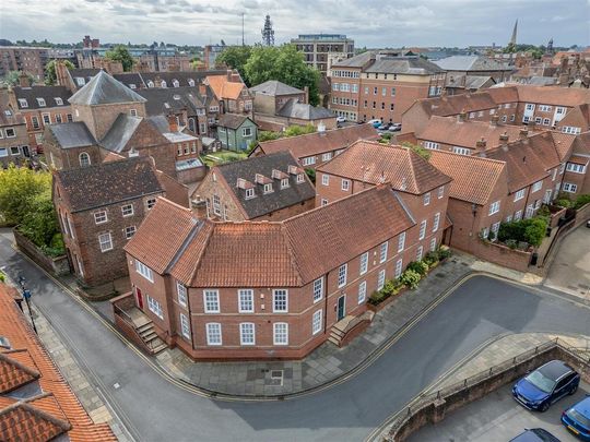 3 bedroom townhouse to rent - Photo 1