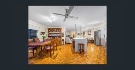 Immaculate Lowset Living on 1078m2 - Photo 5