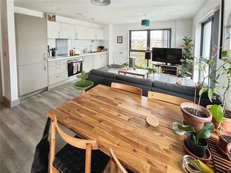 2 bedroom apartment to rent - Photo 3