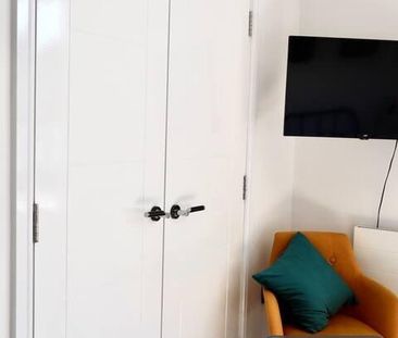 2 bedroom flat to rent - Photo 2