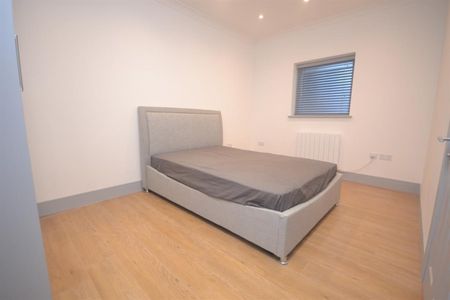 2 bedroom Flat To Let - Photo 4