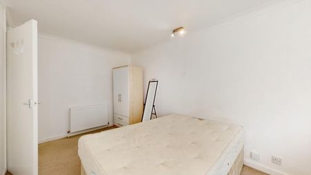 2 Bedroom, 1 bath, 1 reception Flat - Photo 2