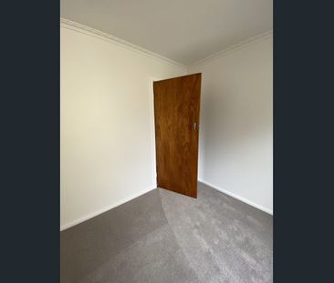 perfect 3 bedroom home with lots of yard space - Photo 4