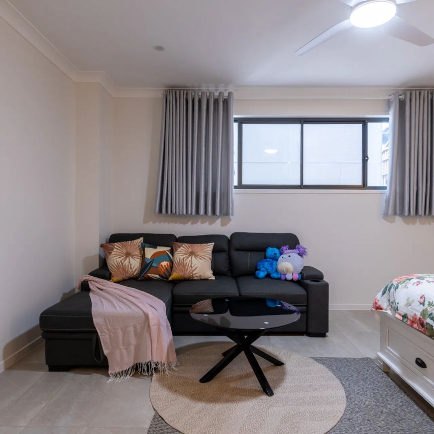Fully Furnished Studio in the Heart of South Brisbane - Photo 1