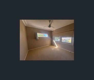 Cosy updated 2-bedroom cottage. - Photo 5