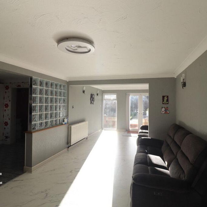 3 bedroom terraced house to rent - Photo 1